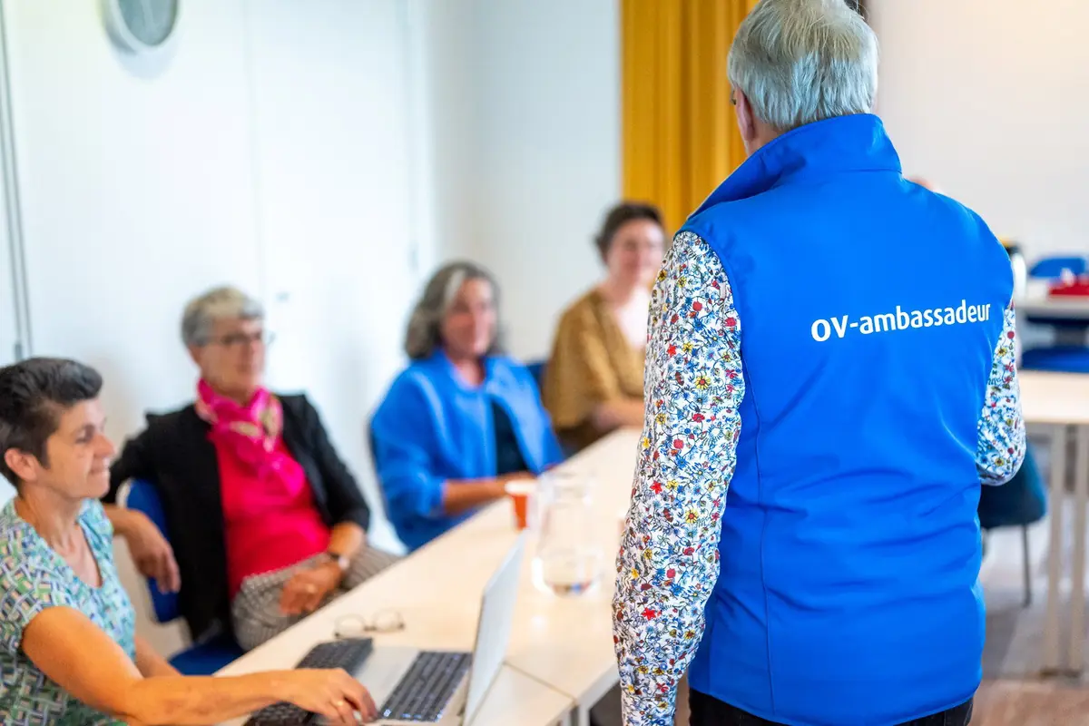 Kurs: Reisen mit öffentlichen Verkehrsmitteln — Bibliotheek Enschede Centrale, Enschede