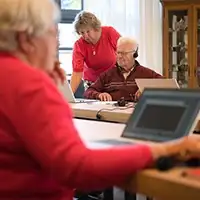 Offene Schulung: grundlegende Computer- und Sprachkenntnisse