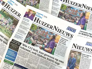 HuizerNieuws Editorial Team at the Library