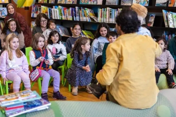 Vorlesezeit auf Tamil (4-8 Jahre) — Bibliotheek Kanaleneiland, Utrecht