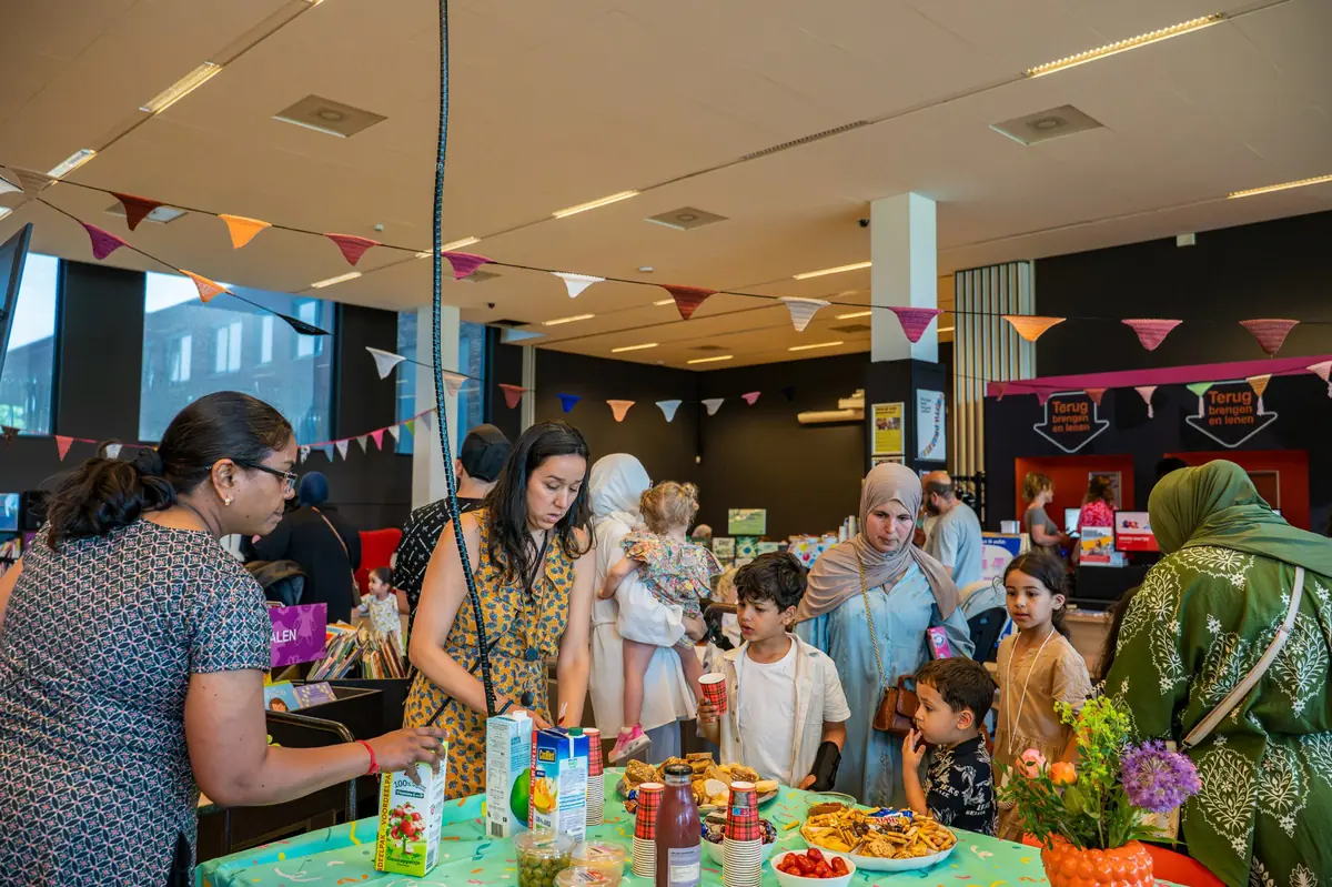 Gemeinsam gegen Einsamkeit in Kanaleneiland — Bibliotheek Kanaleneiland, Utrecht