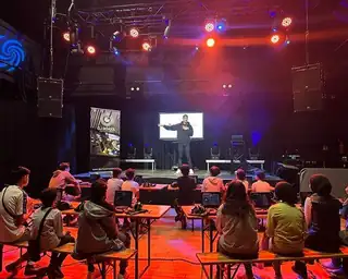 Meet the pros: from hacker to DJ (8+)