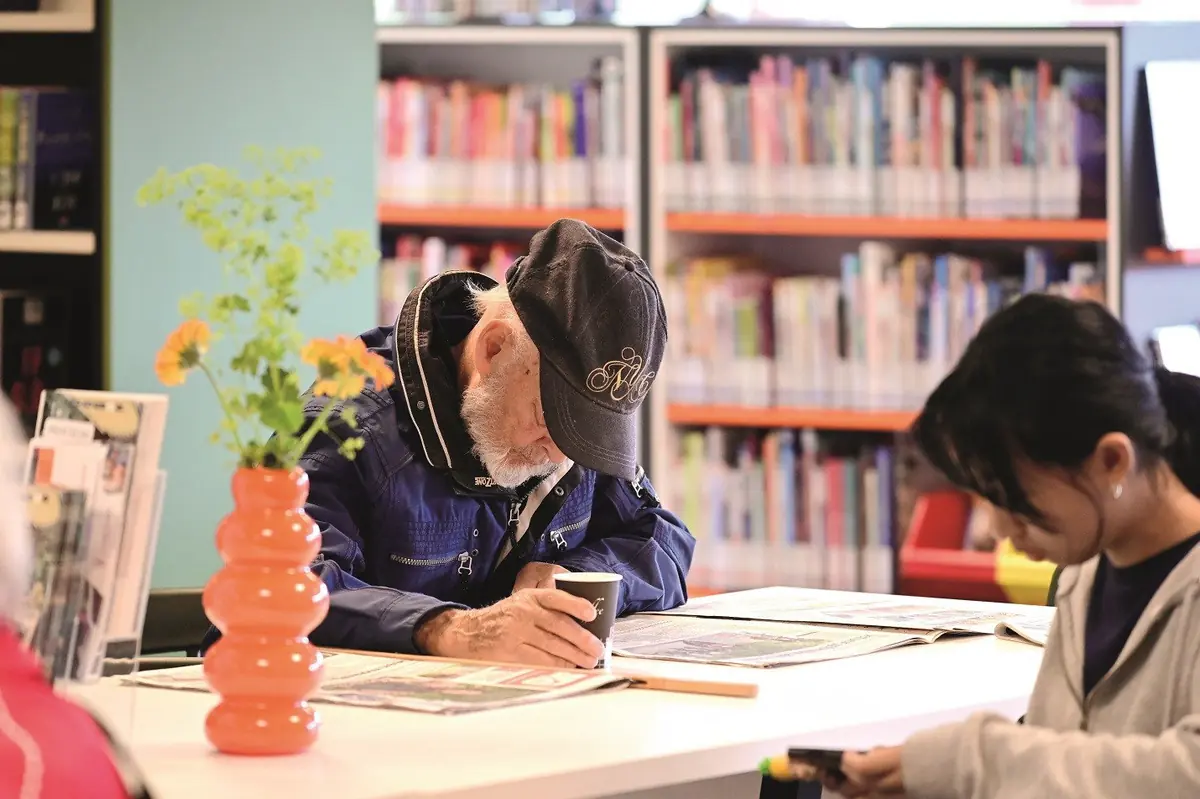 Warm Schiedam bietet ein offenes Ohr in der Bibliothek Noord — Noord, Schiedam