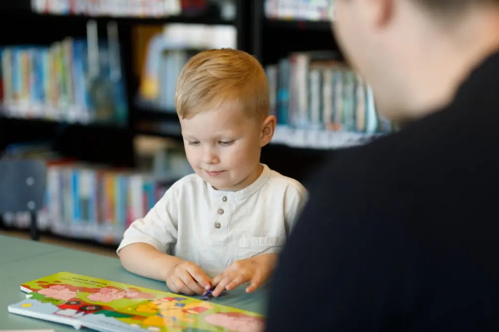 Vorlesen und Basteln — de Bibliotheek Waalre, Waalre