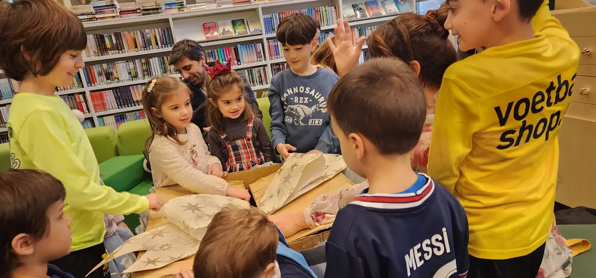 Türkisches Geschichtenerzählen / Türkisches Vorlesen — de Bibliotheek Eindhoven, Eindhoven