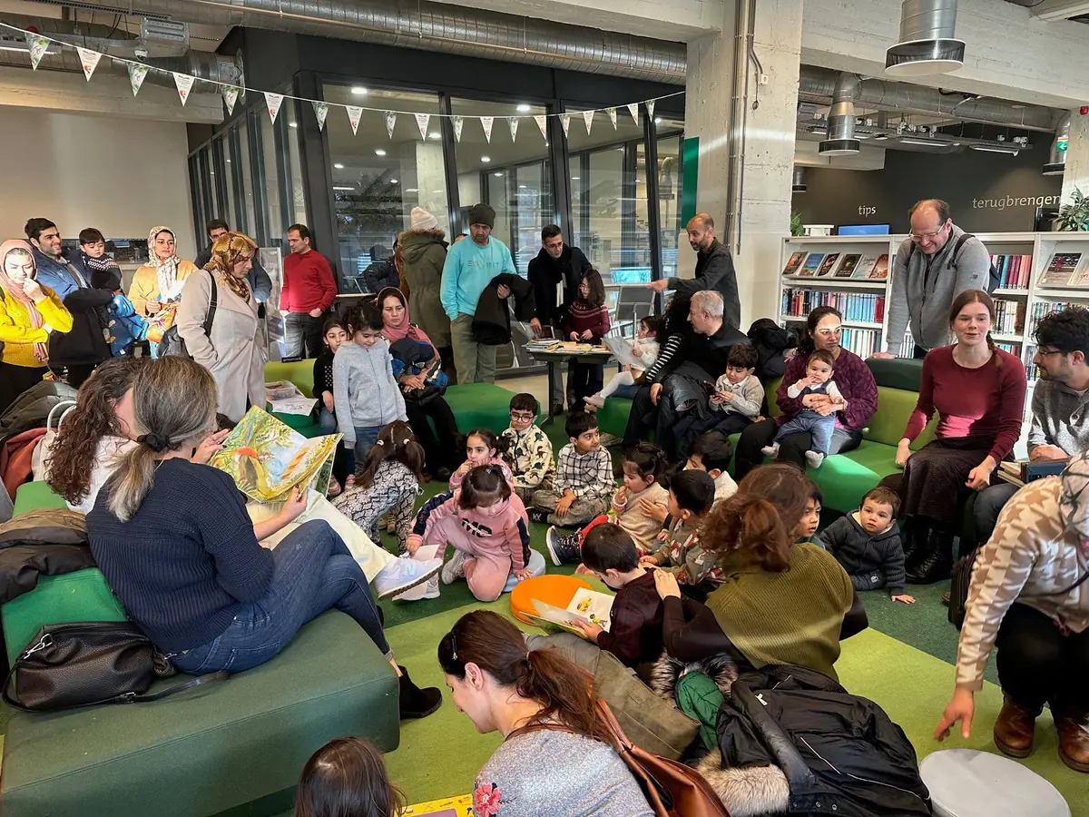 Reading in Persian — de Bibliotheek Eindhoven, Eindhoven