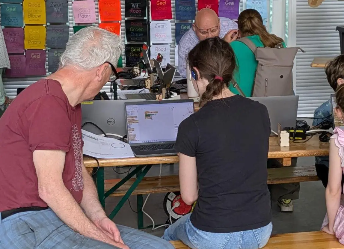 Workshop Turtle Stitch: Programmiere dein eigenes Stickwerk — de Bibliotheek Best, Best