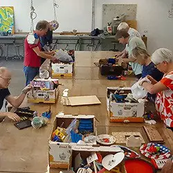 Workshop: Create Your Own Artwork from Secondhand Materials! β Dieren, de Zoomerij Dieren, Dieren