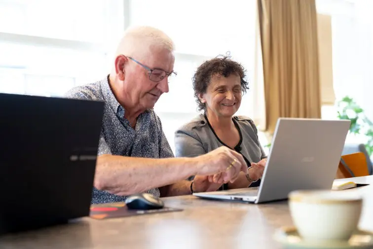 Informationsveranstaltung zum Angebot digitaler Kurse — Woonzorgcentrum Holtingerhof, Emmen