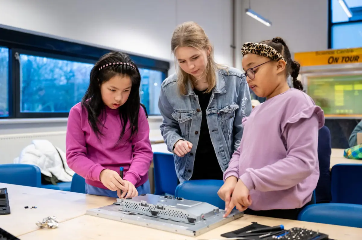 Elektronik, nicht zu reparieren?! — DOK Tanthof, Delft