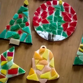 Gestalte deine eigene Mosaik-Weihnachtsdekoration | Workshop