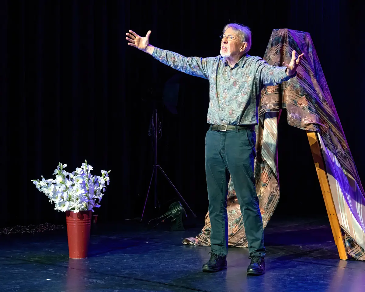 Spot aan theatershow: Grootmoeders Grote Oren Jacques Vriens — Bibliotheek Asten, Asten