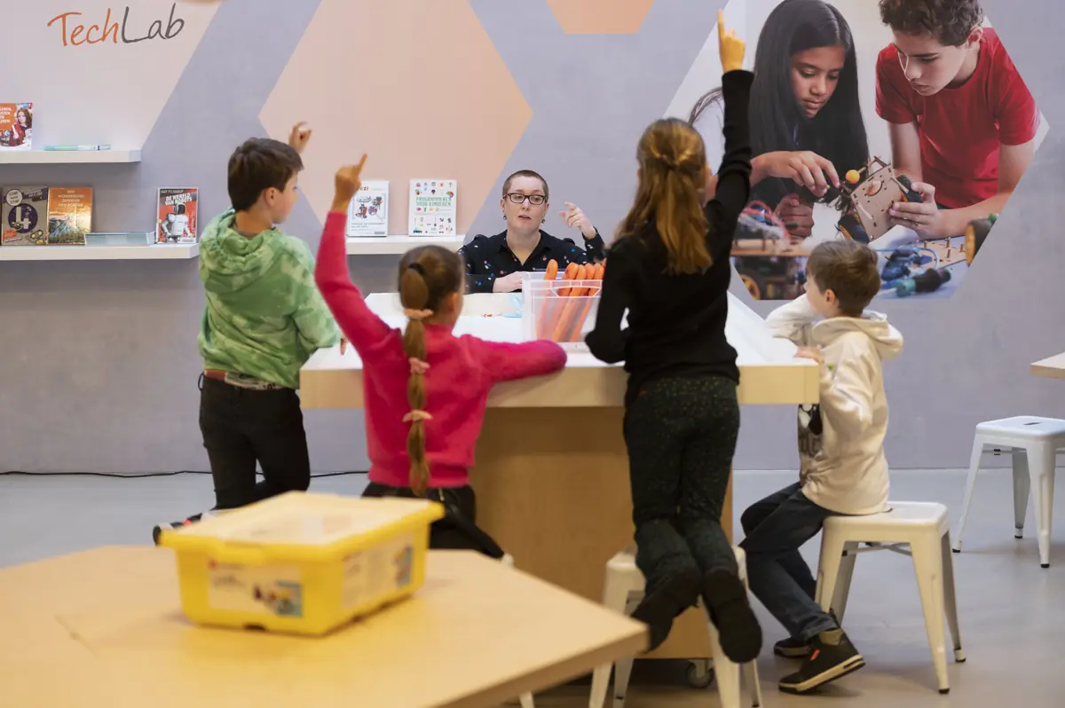 Digiwijs: Gedichte schreiben wie ein Profi für Sinterklaas — Bibliotheek Helmond, Helmond