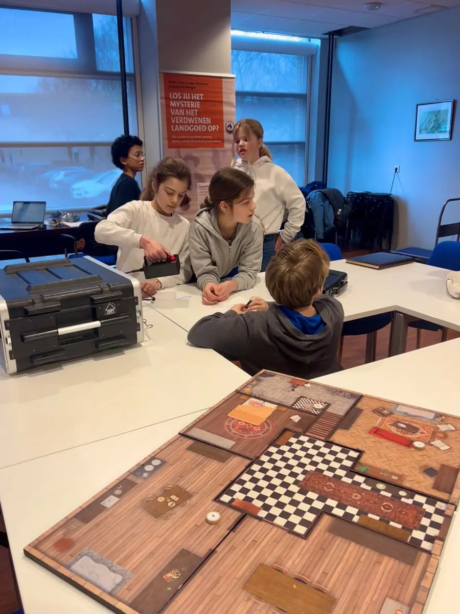 Herbstferien Break-In Box Limes Voorschoten — Bibliotheek Voorschoten, Voorschoten